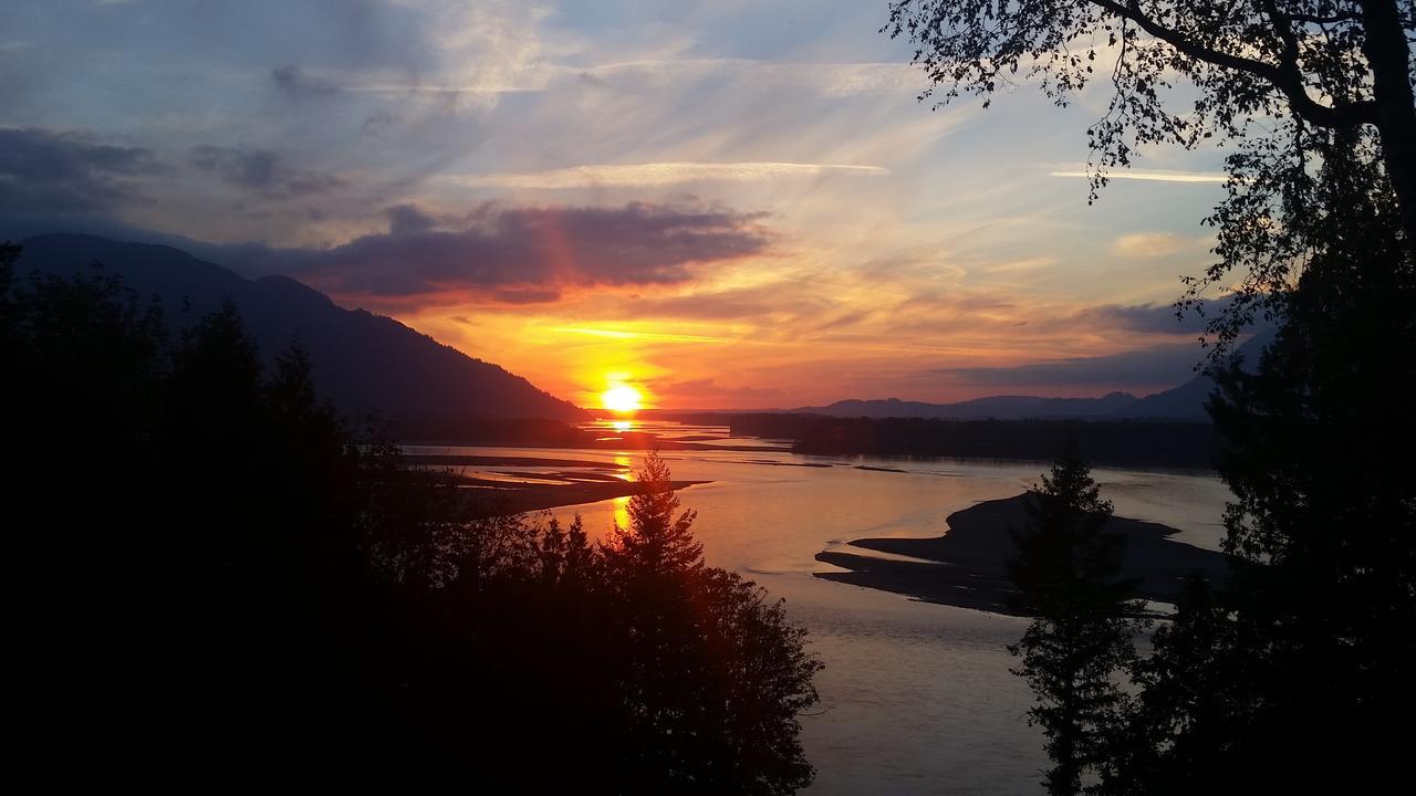 The Fraser River'S Edge B&B Lodge Chilliwack Exterior photo